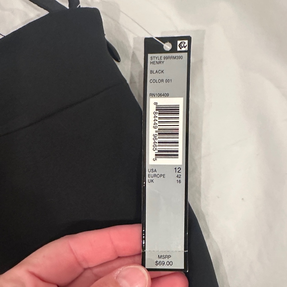 Tahari Size 12 NWT Black Pencil Skirt with pleated sides - Picture 4 of 7